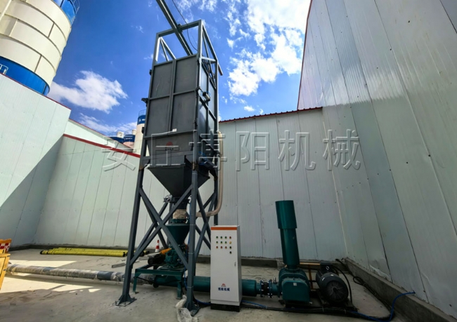 水泥噸袋拆包機的優(yōu)勢有哪些？